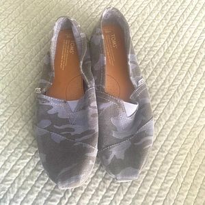 Blue and Gray Camo Toms women’s 12